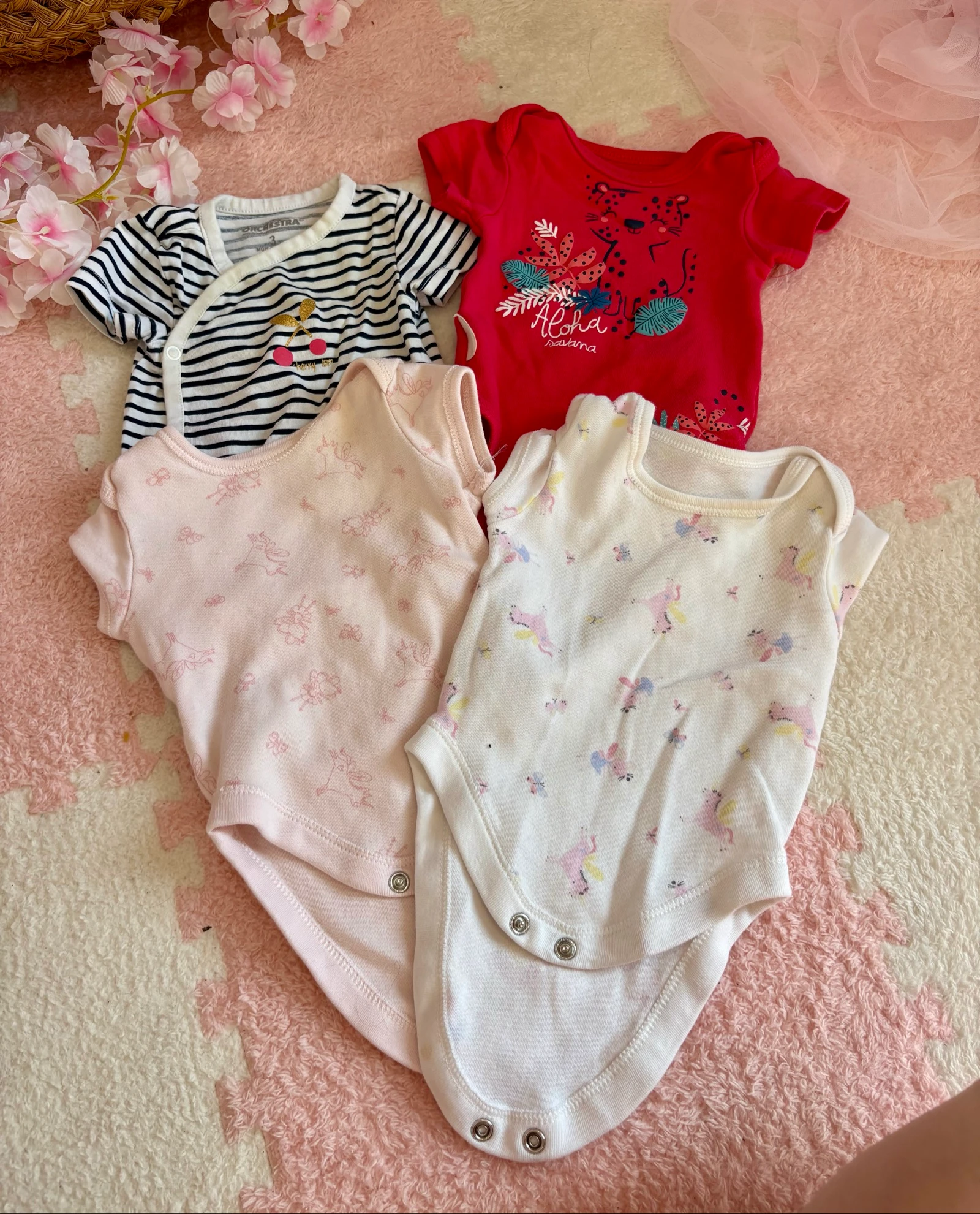 Lot de 4 bodies bébé fille 3 mois – Licorne, marin & Savana – Très bon état